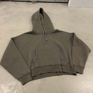 y2k cropped Abercrombie and fitch hoodie flaws shown